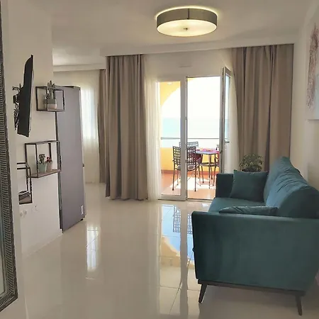 Heated Swimming Pool, Stunning Sea View Terrace A7, 아파트 트로기르