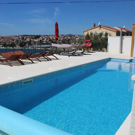 아파트 Heated Swimming Pool, Stunning Sea View Terrace A7, 트로기르