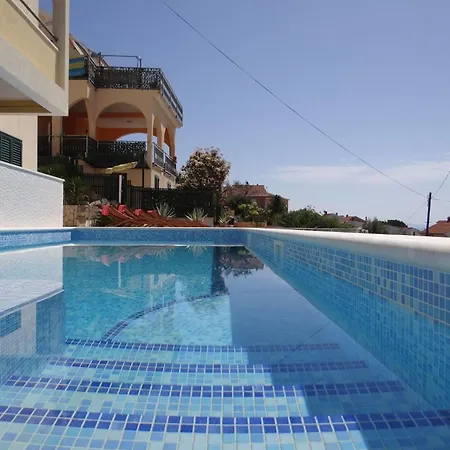 Heated Swimming Pool, Stunning Sea View Terrace A7, Appartamento