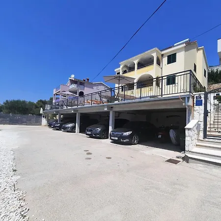 Heated Swimming Pool, Stunning Sea View Terrace A7, アパート