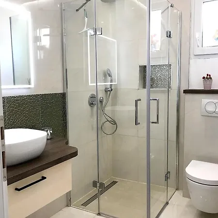 Heated Swimming Pool, Stunning Sea View Terrace A7, アパート トロギール